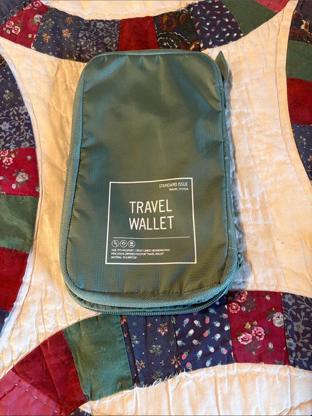Herschel Travel Wallet - Picture 3 of 4